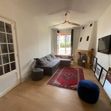 Entire 15 Minutes From Paris Apartment *